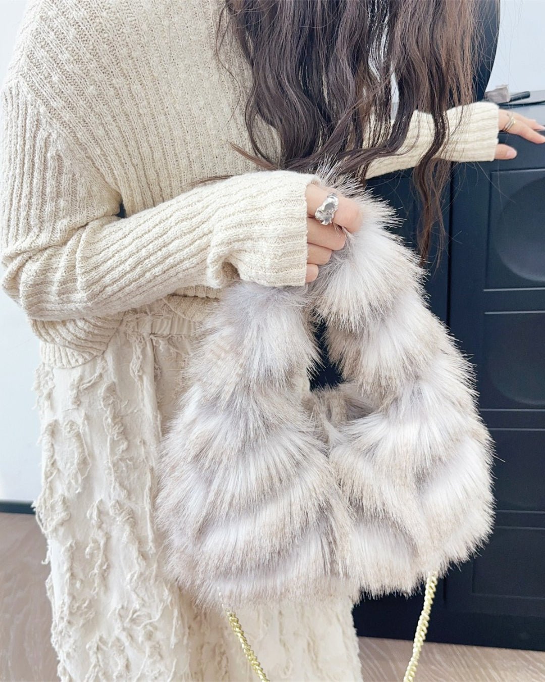 GyaruLab Faux Fur Fluffy Shoulder Bag - GyaruLab