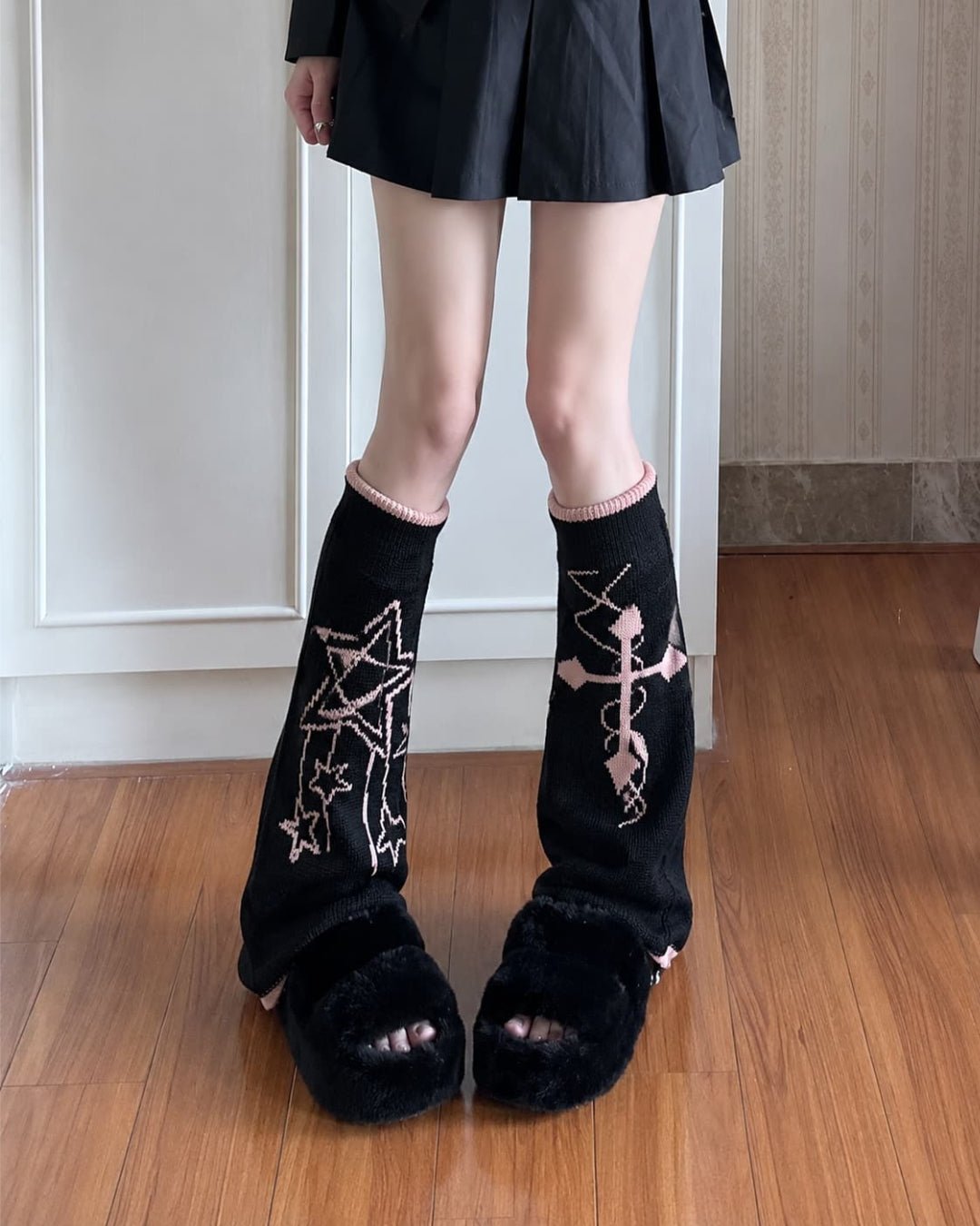 GyaruLab Gothic Y2K Graphic Knit Leg Warmer - GyaruLab