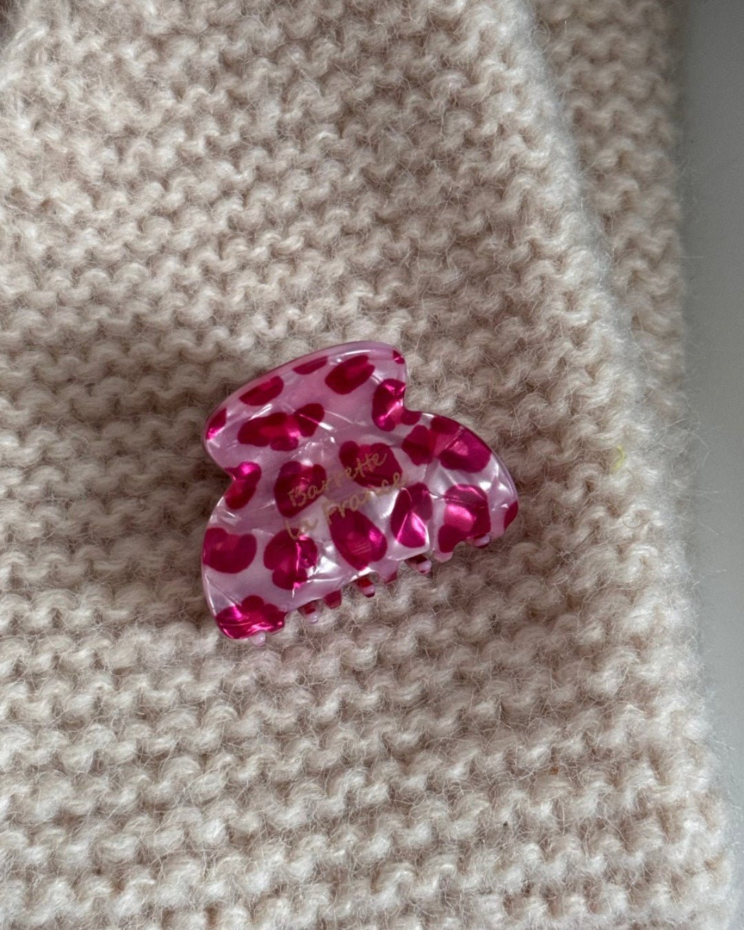 GyaruLab Y2K Leopard Heart Pearl Bow Statement Hair Claw Clip - GyaruLab