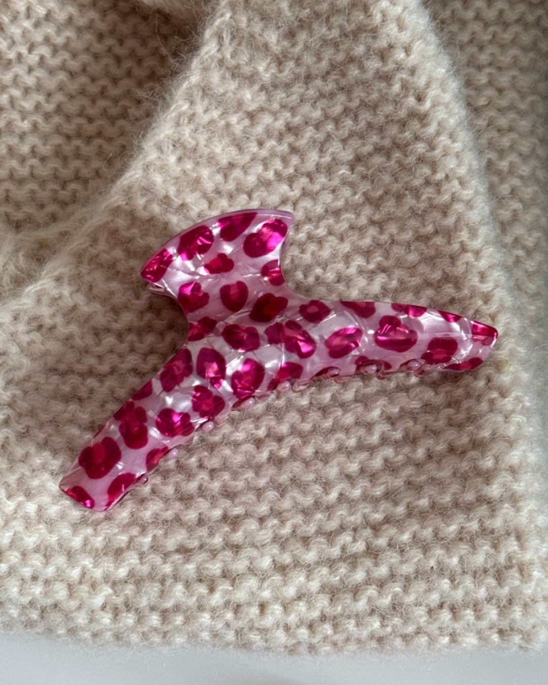 GyaruLab Y2K Leopard Heart Pearl Bow Statement Hair Claw Clip - GyaruLab